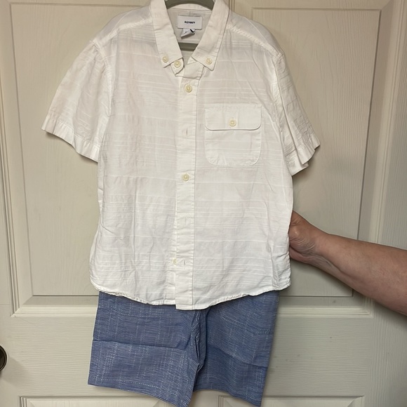 White short sleeve Old Navy shirt and chambray striped Carter’s shorts. - Picture 7 of 7